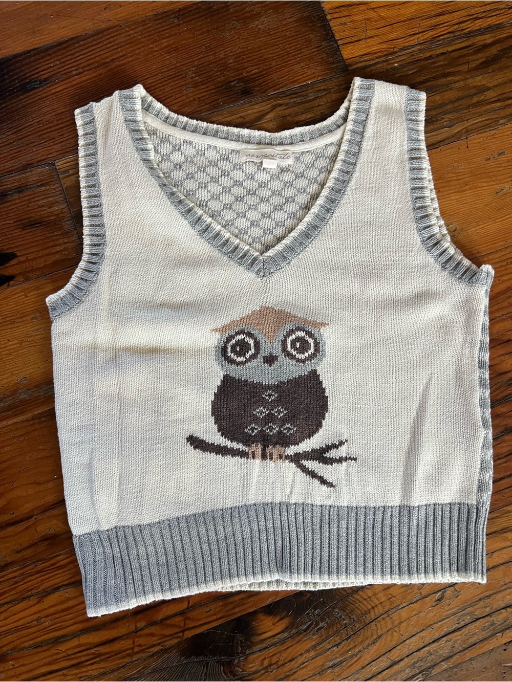 Aeropostale S Ivory & Gray V-Neck Owl Sweater Vest- Preppy Knit Animals